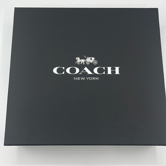 Coach Beanie Hat and Scarf Set Boxed - Picture 5 of 5